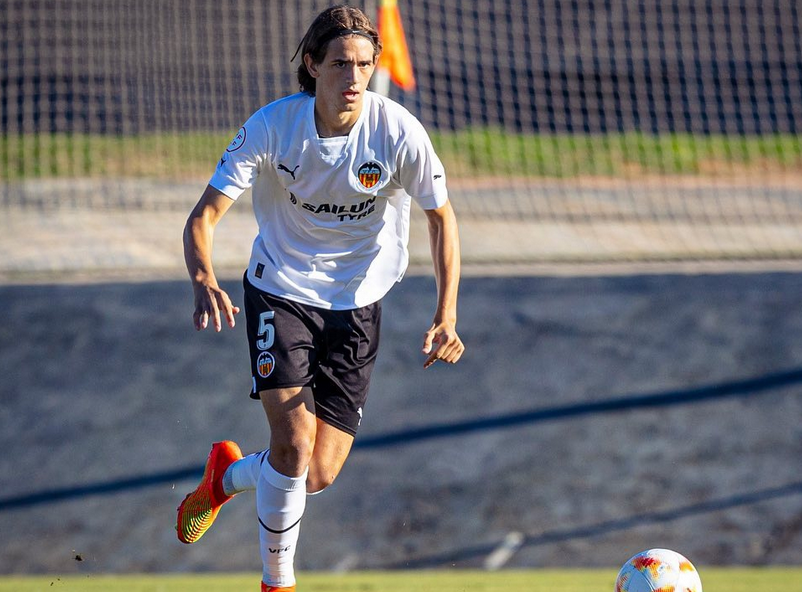 欧超杯倒计时，广东宏远今晚防线松动，细节引发关注，媒体盛赞，球探报告显示潜力的简单介绍