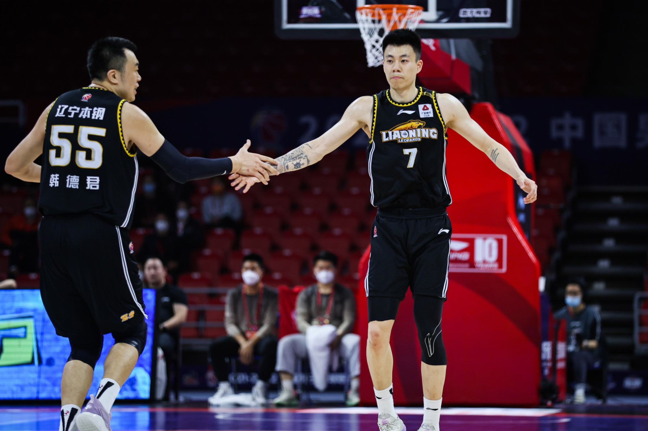 关于社区盾今晚再迎强敌；广厦男篮篮板制胜；主帅态度：质疑声仍在；阵容厚度经受考验的信息