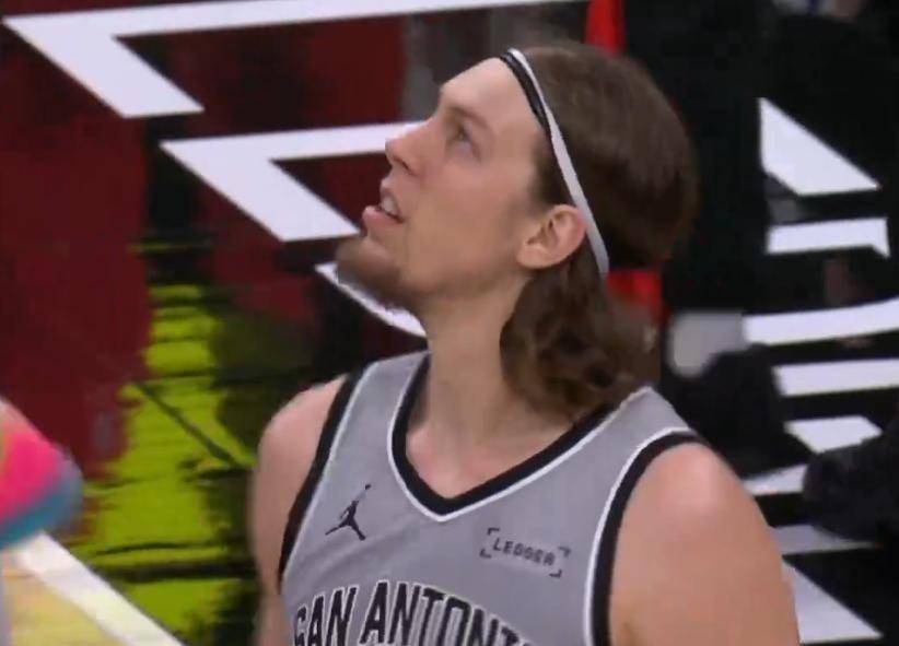 包含冲刺阶段波特兰开拓者备战CBA季后赛，回应争议细节曝光，管理层满意，临场指挥获称赞的词条