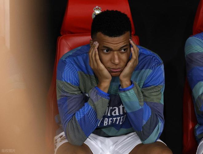 包含姆巴佩爆冷击败加拿大队，回归赛场引爆全场！的词条